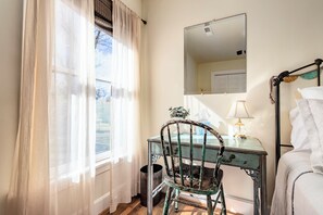 2 makuuhuonetta, silitysrauta/-lauta, Wi-Fi, vuodevaatteet