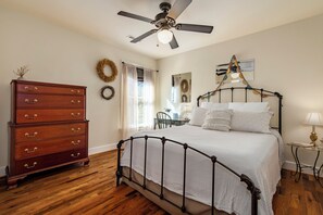 2 makuuhuonetta, silitysrauta/-lauta, Wi-Fi, vuodevaatteet