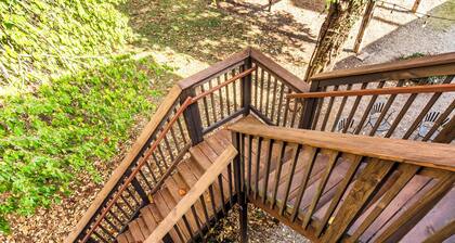 Loft 2-bedroom/1bath in Pewee Valley close to Louisville