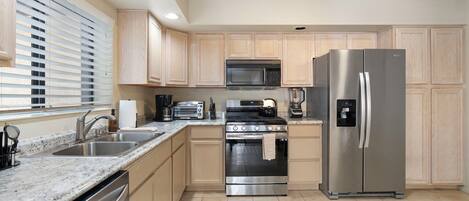 冰箱、微波炉、烤箱、炉灶