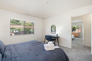 2 室のベッドルーム、デスク、アイロン / アイロン台、WiFi (無料)