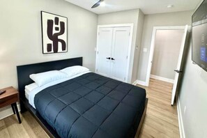 5 slaapkamers, een kluis op de kamer, een strijkplank/strijkijzer, wifi