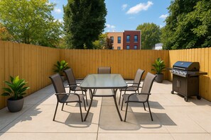 تناول الطعام بالخارج