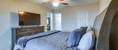 3 bedrooms, iron/ironing board, free WiFi, bed sheets