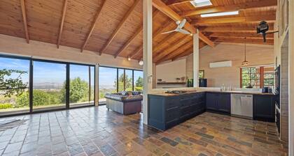 Country Escape - 3BR Home with Panoramic Views