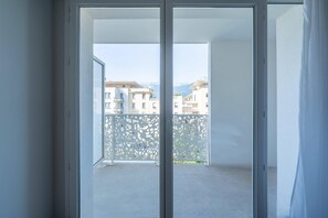 Free cribs/infant beds, free WiFi, bed sheets - Quality Suites Grenoble Sud (Echirolles)