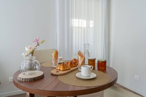 Standard Room, 1 Katil Ratu (Queen), Non Smoking | Katil bayi/kot (percuma), Wi-fi percuma, cadar katil 