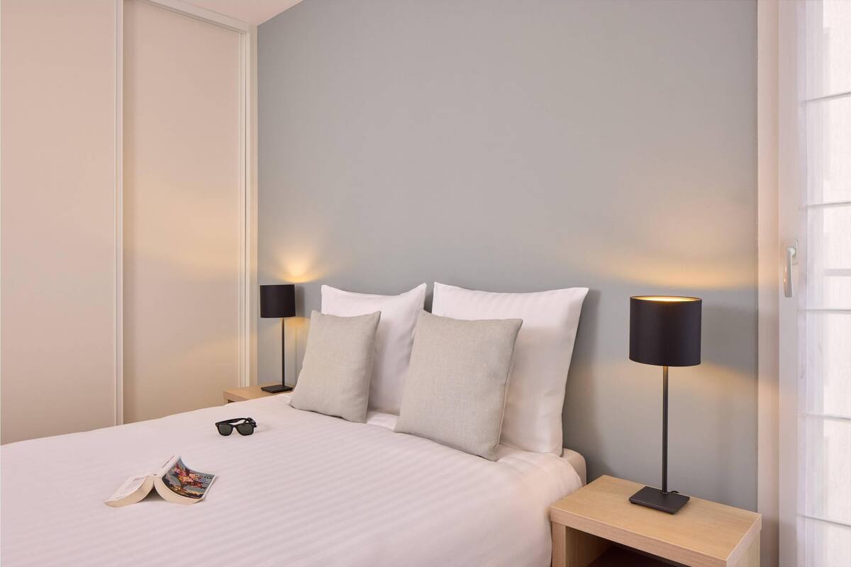 Suite, 2 Queen Beds, Non Smoking | Free cribs/infant beds, free WiFi, bed sheets