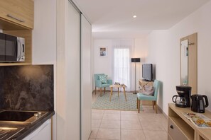 Suite, 2 Queen Beds, Non Smoking | Free cribs/infant beds, free WiFi, bed sheets