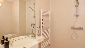 Habitación estándar, 1 cama doble, no fumadores | Cunas gratuitas, wifi gratis, ropa de cama