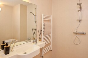 Standard Room, 1 Queen Bed, Non Smoking - Quality Suites Chalon-sur-Saône Gare (Chalon-sur-Saone)