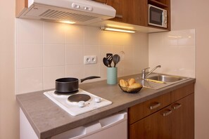 Apartment, 1 Queen Bed, Non Smoking (Upgrade) | Free WiFi - Quality Suites Chalon-sur-Saône Gare (Chalon-sur-Saone)