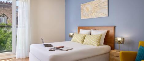 Apartment, 1 Queen Bed, Non Smoking (Upgrade) | Free WiFi