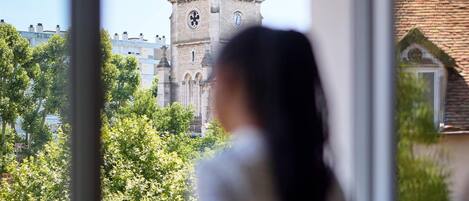 Apartment, 1 Queen Bed, Non Smoking (Upgrade) | Free WiFi