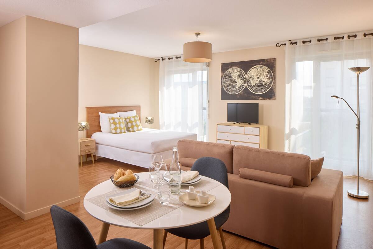 Free cots/infant beds, free WiFi, bed sheets
