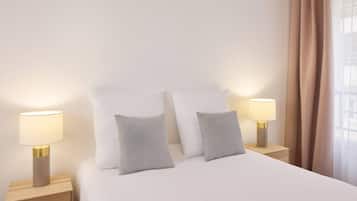 Standard Room, 1 Queen Bed, Non Smoking | Free cots/infant beds, free WiFi, bed sheets