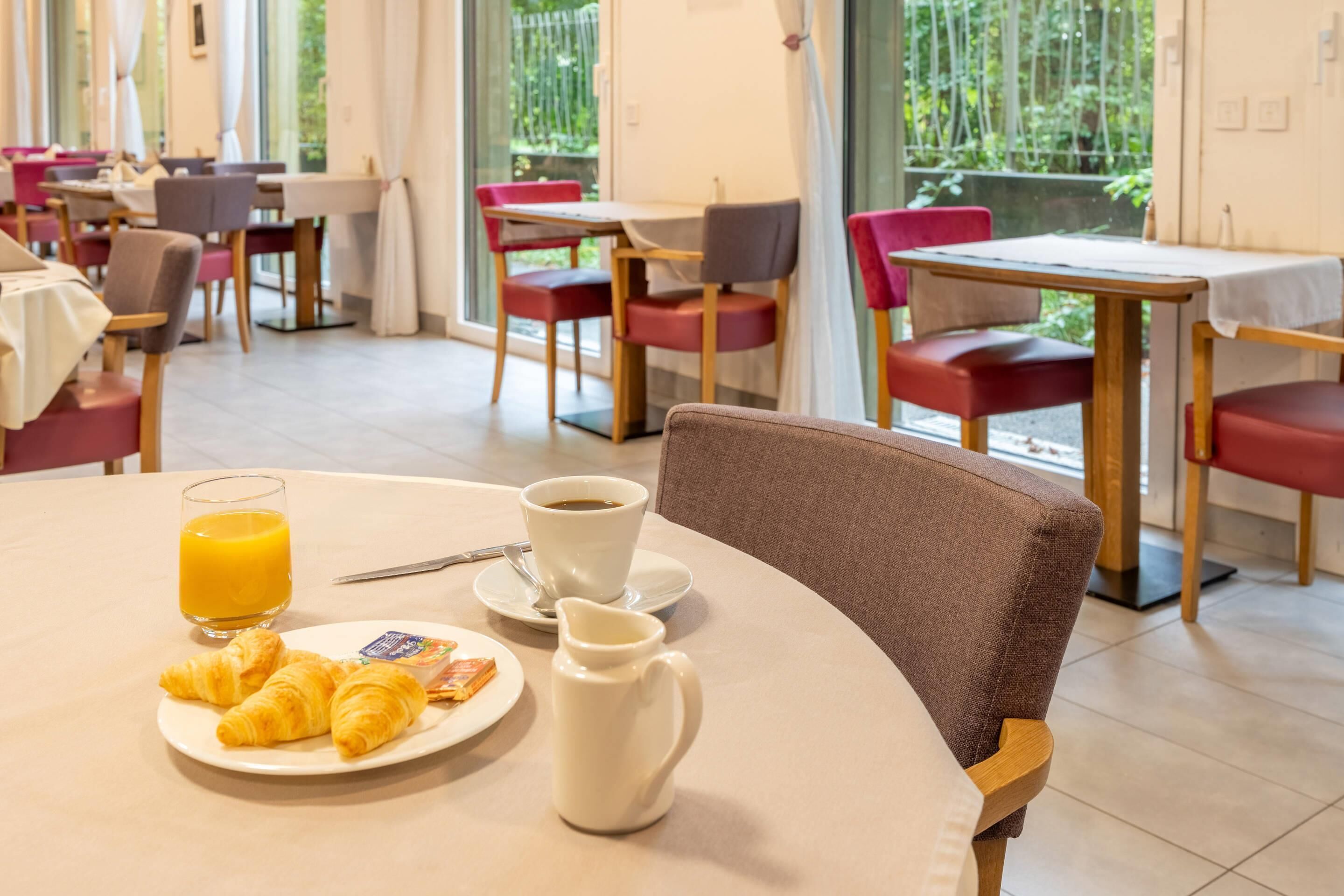 Daily continental breakfast for a fee