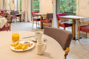 Kontinental frokost hver dag (mot et tillegg)