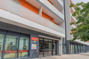 المنشأة من الخارج