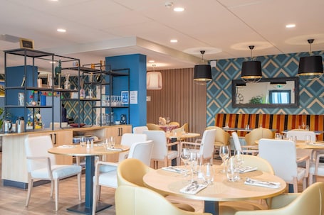 Restauration. Quality Aparthotel Villefontaine