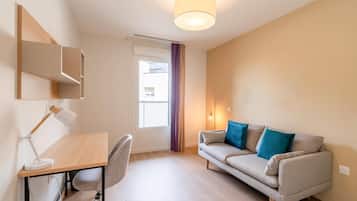 Apartamento, 2 quartos | Wi-Fi de cortesia, roupa de cama