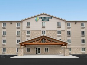 Exterior - WoodSpring Suites Charlotte Northlake (Charlotte)