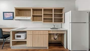 Desk, laptop workspace, free WiFi, bed sheets