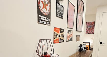 80's Hollywood Hideway/2BR pet-friendly