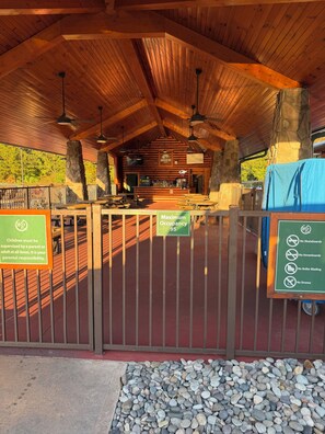 Outdoor dining - Westgate Smoky Mountain Resort & Water Park-Cozy cabin in enchanting Gatlinburg! (Gatlinburg)