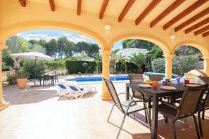 Outdoor dining - Villa Gredos - villa with large pool (Moraira)