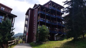 Exterior - Duplex for 5 People Close to the Slopes and Shops - Quiet Residence in the Village of Charmettoger in Arc 1800 (Bourg-Saint-Maurice)
