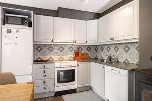 Fridge, microwave, oven, stovetop - Fageråsen 790d by Vacation Trysil (Trysil)