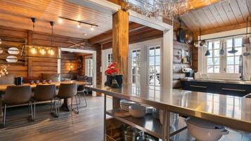 تناول الطعام