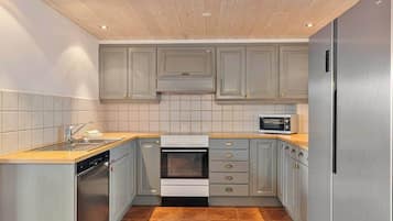 ثلاجة، ميكروويف، فرن، موقد طهي مسطح