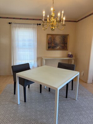 Dining - Walk to Mayo Clinic & St. Mary’s Furlow duplex Apartment 518B (Rochester)