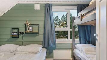 3 bedrooms, WiFi, bed sheets