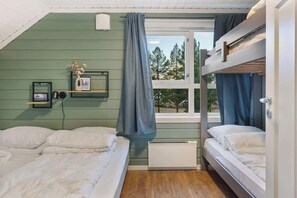 15 bedrooms, WiFi, bed sheets