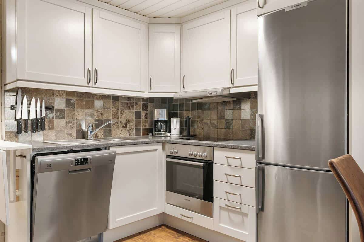 Frigorifero, microonde, forno, piano cottura