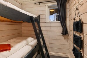 Tabla de planchar con plancha, wifi y ropa de cama 