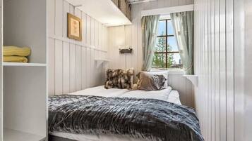 3 bedrooms, WiFi, bed sheets