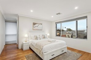 4 bedrooms, desk, iron/ironing board, WiFi