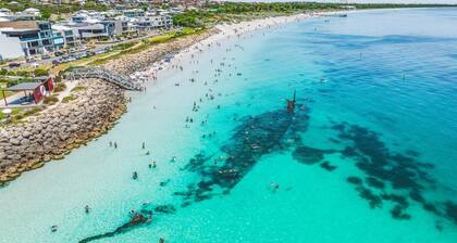 Beachside Family Retreat | 6 Bed + Spa | Fremantle