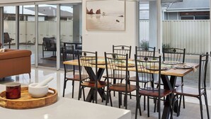 Dining - The Lake House | Spa + Games near Coogee Beach (Munster)