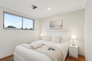 4 bedrooms, desk, iron/ironing board, WiFi