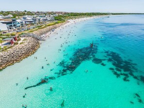 Beach nearby - Beachside Family Retreat | 6 Bed + Spa | Fremantle (Munster)