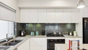 Microonde, forno, piano cottura, lavastoviglie