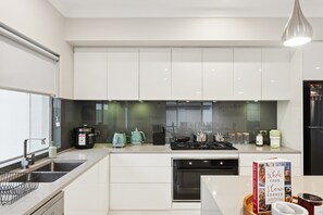 Coffee/tea maker, fridge, microwave, oven