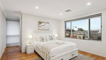 4 bedrooms, desk, iron/ironing board, WiFi