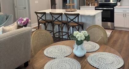 Bulldog Getaway--Brand New 3BR/3.5BA Condo near Davis Wade Stadium.