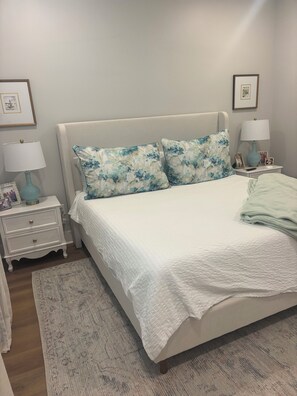 3 bedrooms, iron/ironing board, WiFi, bed sheets - Bulldog Getaway--Brand New 3BR/3.5BA Condo near Davis Wade Stadium. (Starkville)
